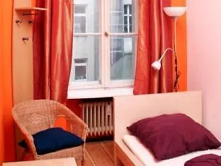 Sleep Cheap Hostel Berlino